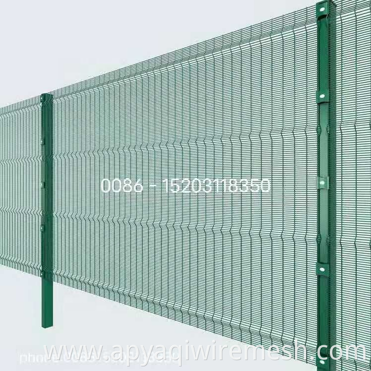 Yaqi Factory sales galvanized decorative green welded iron wire mesh fence
